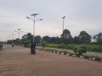 Suasana-jalan-keraton-di-Pasir-Balengkong.jpg