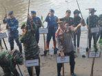 Suasana-penanaman-bibit-mangrove-di-Pantai-Lamaru-Balikpapan098.jpg