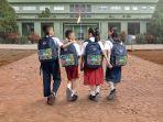 Telkomsel-Donasi-Tas-Sekolah-Pelajar.jpg