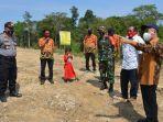 Wabup-Kubar-Edyanto-Arkan-kanan-didampingi-Pemerintah-Kecamatan-Penyinggahan.jpg