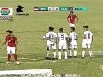aksi-pemain-timnas-indonesia-ulang-momen-tendangan-frank-lampard_20180804_220022.jpg