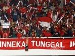 aksi-suporter-timnas-indonesia-saat-kontra-malaysia-22112019.jpg