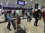 arus-balik-di-bandara-kalimarau_20180701_152808.jpg