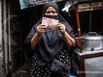 bansos-600-ribu-rupiah-untuk-pkl-hingga-warung-jadwal-pencairan-kuartal-1-tahun-2022-cara-daftar.jpg