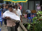 bocah-terpanggang-dimakamkan_20161214_143648.jpg