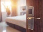 cruisesafelycom-ilustrasi-pintu-kamar-hotel-ghthdh.jpg