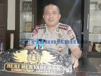 dansat-brimob-polda-kaltim-kombes-pol-heri-heryadi-sik_20170206_140535.jpg