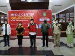 edi-damansyah-berfoto.jpg