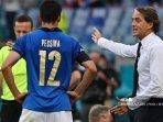 gelandang-italia-matteo-pessina-kiri-dan-pelatih-italia-roberto-mancini.jpg