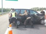 gerbang-tol-kertajati-macet_20180614_204304.jpg