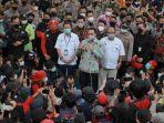 gubernur-dki-jakarta-anies-baswedan-diantara-para-buruh.jpg