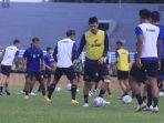 ilustrasi-tim-borneo-fc-samarinda-menjalani-latihan-di-stadion-segiri-samarinda.jpg