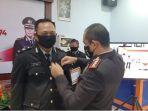 kapolresta-balikpapan-kombes-pol-turmudi-menyematkan-pin-emas.jpg