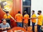 kasat-reskrim-polresta-samarinda-kompol-yuliansyah-membeberkan-bukti-bukti-illegal-mining.jpg