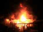 kebakaran-terjadi-di-kawasan-pasar-segiri-samarinda-minggu-2752018_20180527_073245.jpg