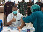ketua-idi-samarinda-saat-di-suntik-vaksin-covid-19-di-rumah-jabatan-walikota-samarinda.jpg