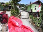 kondisi-jalan-putus-akibat-bencana-tanah-longsor-di-rt-02-kelurahan-telaga-sari.jpg