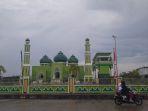 langit-berawan-di-atas-masjid-agung-nurul-falah-kecamatan-tanah-grogot.jpg