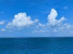 langit-cerah-di-lautan.jpg
