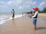 mancing-di-pantai-sipakario-nipah-penajam.jpg