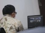 mantan-walikota-balikpapan-rizal-effendi-menghadiri-persidangan-secara-virtual-di-kejari.jpg