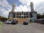 masjid-agung-at-taqwa-balikpapan-kalimantan-timur-menyiapkan-lahan-area-parkir-untuk.jpg