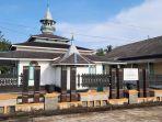 masjid-jami-nurul-ibadah-atau-biasa-disebut-sebagai-masjid-tua-keraton.jpg