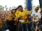 mitra-kukar-rayakan-kemenangan_20160131_154637.jpg