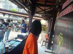 mt-31-tersangka-pemalsuan-uang-saat-dibekuk-polsek-samarinda-kota09.jpg