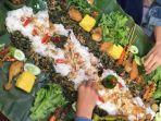 nasi-liwet-yang-dimakan-bersama-sama-dalam-adat-sunda-biasa-disebut-bancakan.jpg