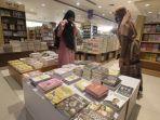 para-pengunjung-mendatangi-gramedia-big-mall-samarinda.jpg