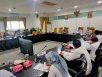 paser-selatan-di-ruang-rapat.jpg