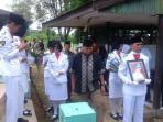 paskibraka-iringin-pemakaman-syaukani_20160728_103433.jpg