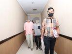 pelaku-rr-kaos-merah-muda-dan-gm-kaos-abu-abu-digiring-anggota-satreskrim.jpg