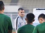 pelatih-timnas-indonesia-simon-mcmenemy_5.jpg