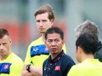 pelatih-vietnam-u-20-hoang-anh-tuan_20170910_174935.jpg
