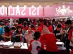 pengunjung-antre-booth-usim-4g_20151128_161508.jpg