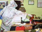 penyemprotan-cairan-disinfektan-di-kantor-dinas-komunikasi-dan-informatika.jpg