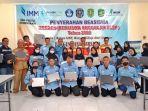 penyerahan-bantuan-beasiswa-melalui-program-Bundes-dari-IMM.jpg