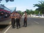 polisi-jaga-di-jalan-agathis_20160421_091213.jpg