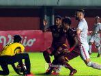 psm-makasar-merah-vs-persija-jakarta-putih-97799876.jpg