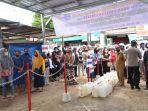 ribuan-liter-minyak-goreng-curah-yang-didatangkan-dinas-perdagangan.jpg