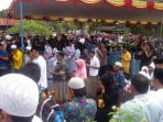 ribuan-warga-di-makam-syaukani_20160728_104210.jpg