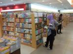 samarinda_pengunjung-di-toko-gramedia_20150528_220607.jpg