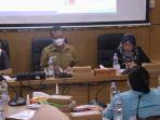 sekkot-pimpin-rapat-forum-komunikasi-dan-tim-monitoring.jpg