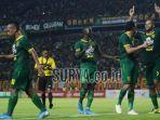 selebrasi-pemain-persebaya-surabaya-saat-pramusim-100220202.jpg
