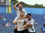 selebrasi-pemain-persija-jakarta-13022020.jpg