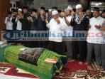shalat-jenazah-syaukani_20160729_140759.jpg