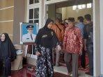 suasana-duka-di-kediaman-mantan-walikota-balikpapan-tjutjup-suparna-01.jpg