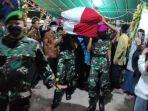 suasana-pemakaman-jenazah-prajurit-tni-sertu-eka-andrianto-hasugian.jpg